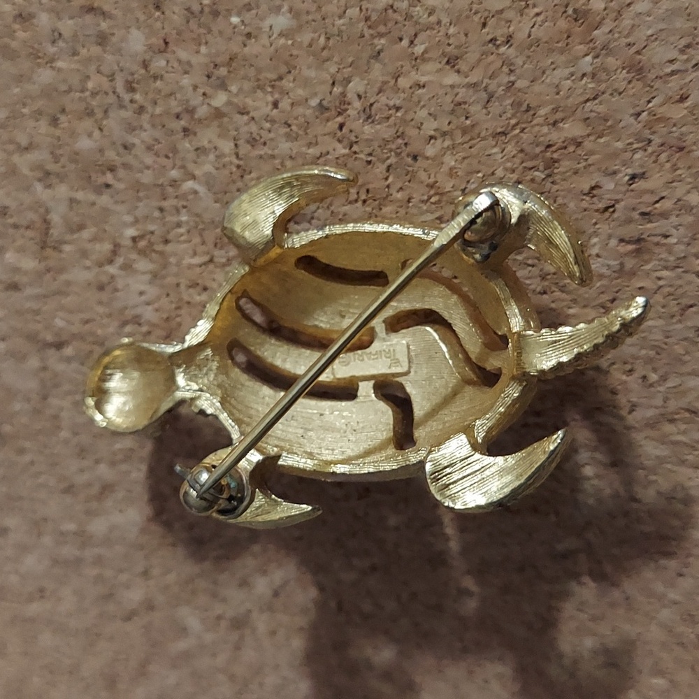 Vintage Crown Trifari Sea Turtle Brooch - Picture 3 of 8